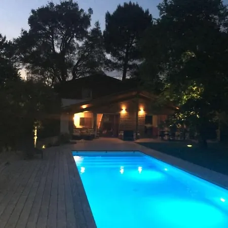 Hotell 4ch Et Superbe Piscine Chauffee A 4*