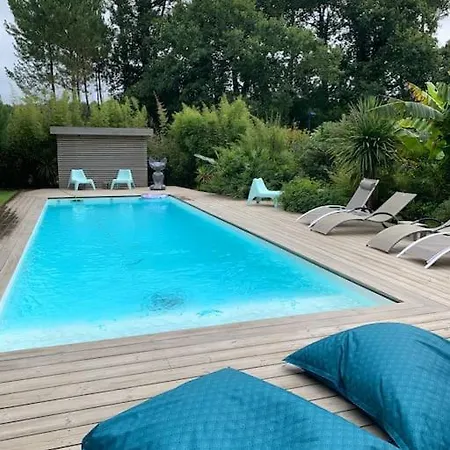 Hotell 4ch Et Superbe Piscine Chauffee A 4*