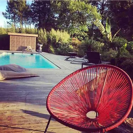 4ch Et Superbe Piscine Chauffee A Hotell